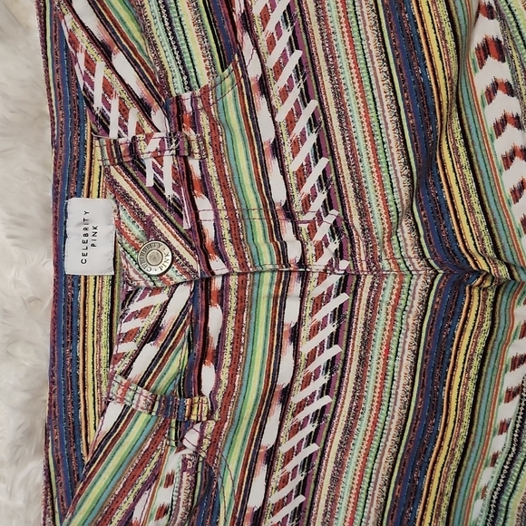 Celebrity Pink 5/27 short - Picture 2 of 4